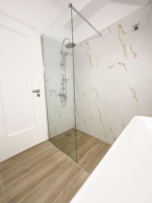 Petite Retreat In Kolonaki, Athens /Netflix Apartment ภายนอก รูปภาพ
