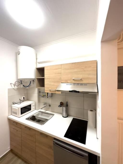Petite Retreat In Kolonaki, Athens /Netflix Apartment ภายนอก รูปภาพ